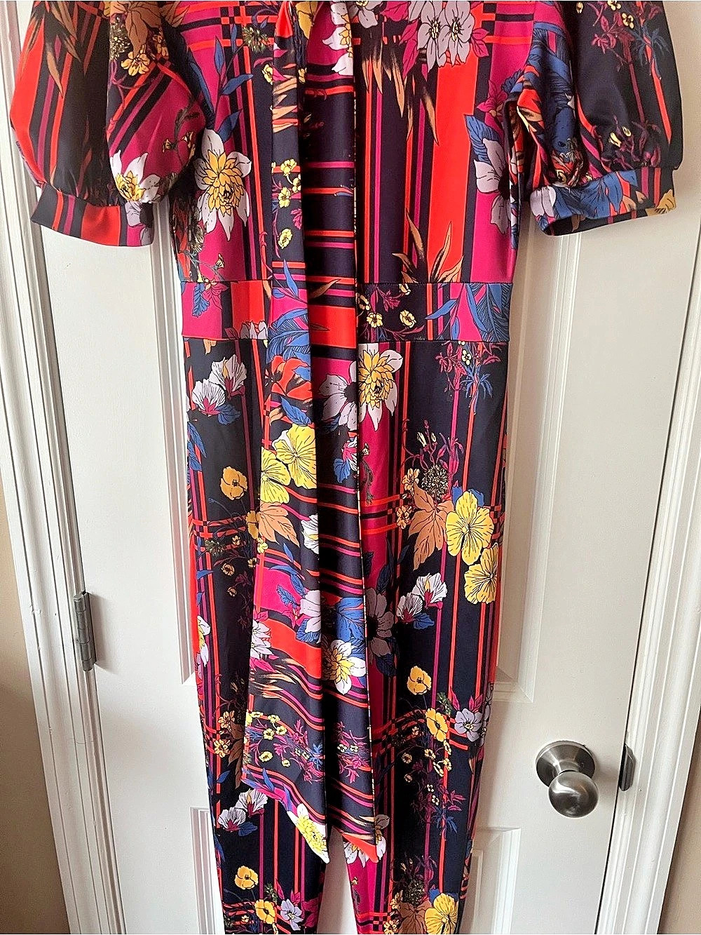 NWOT Women’s Fashion Nova Floral Multicolor Print Jumpsuit with Tie Bow Size M